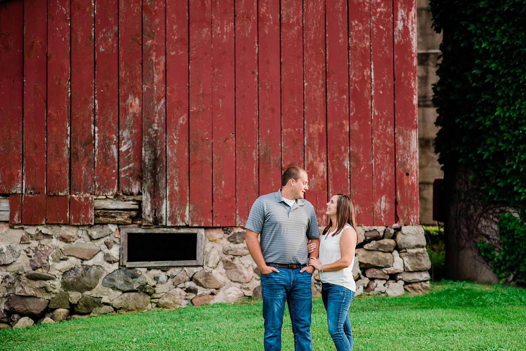Farmstead Wisconsin Engagement Session Ruxin John Photography07