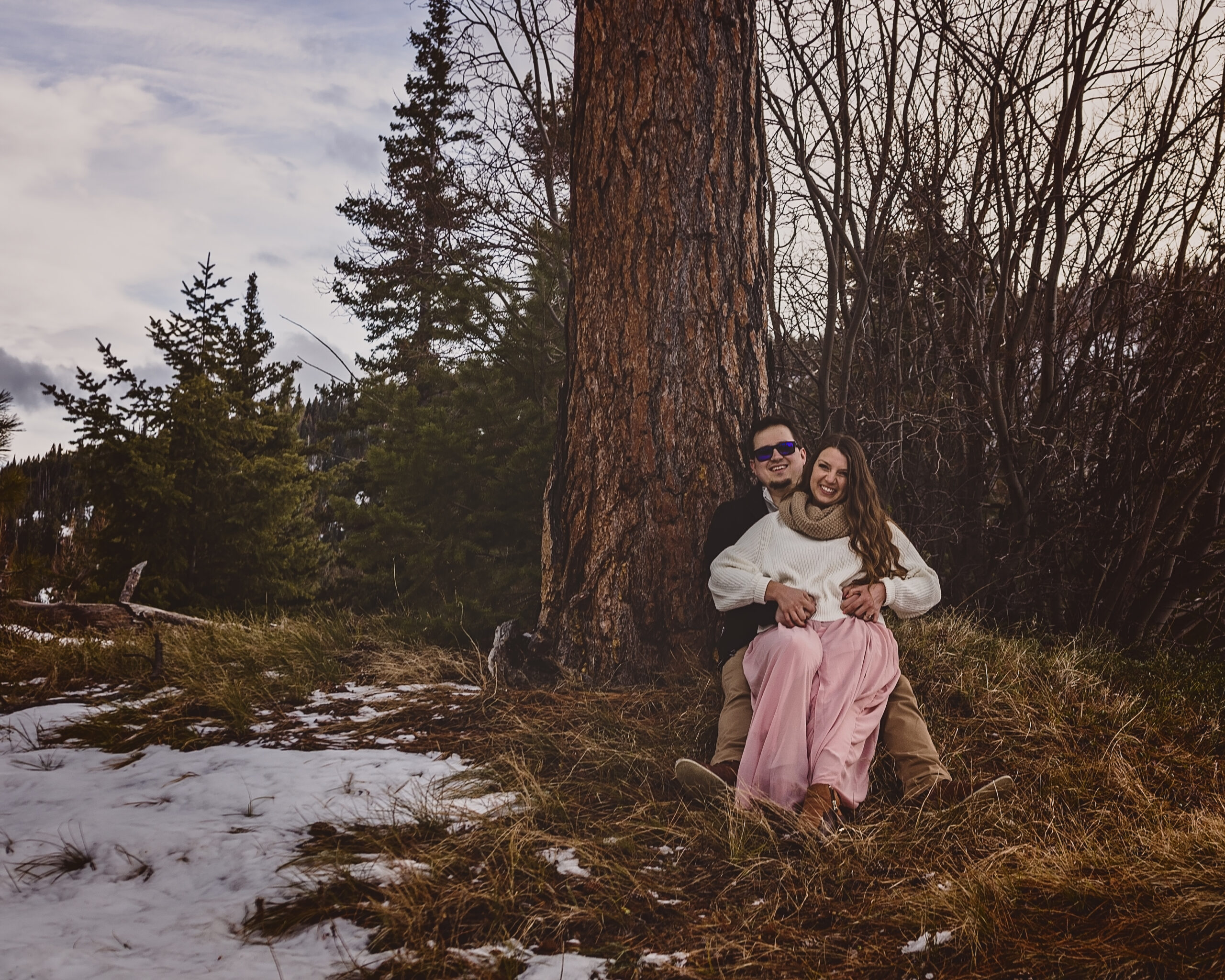 Experience the breathtaking beauty of a romantic mountain engagement